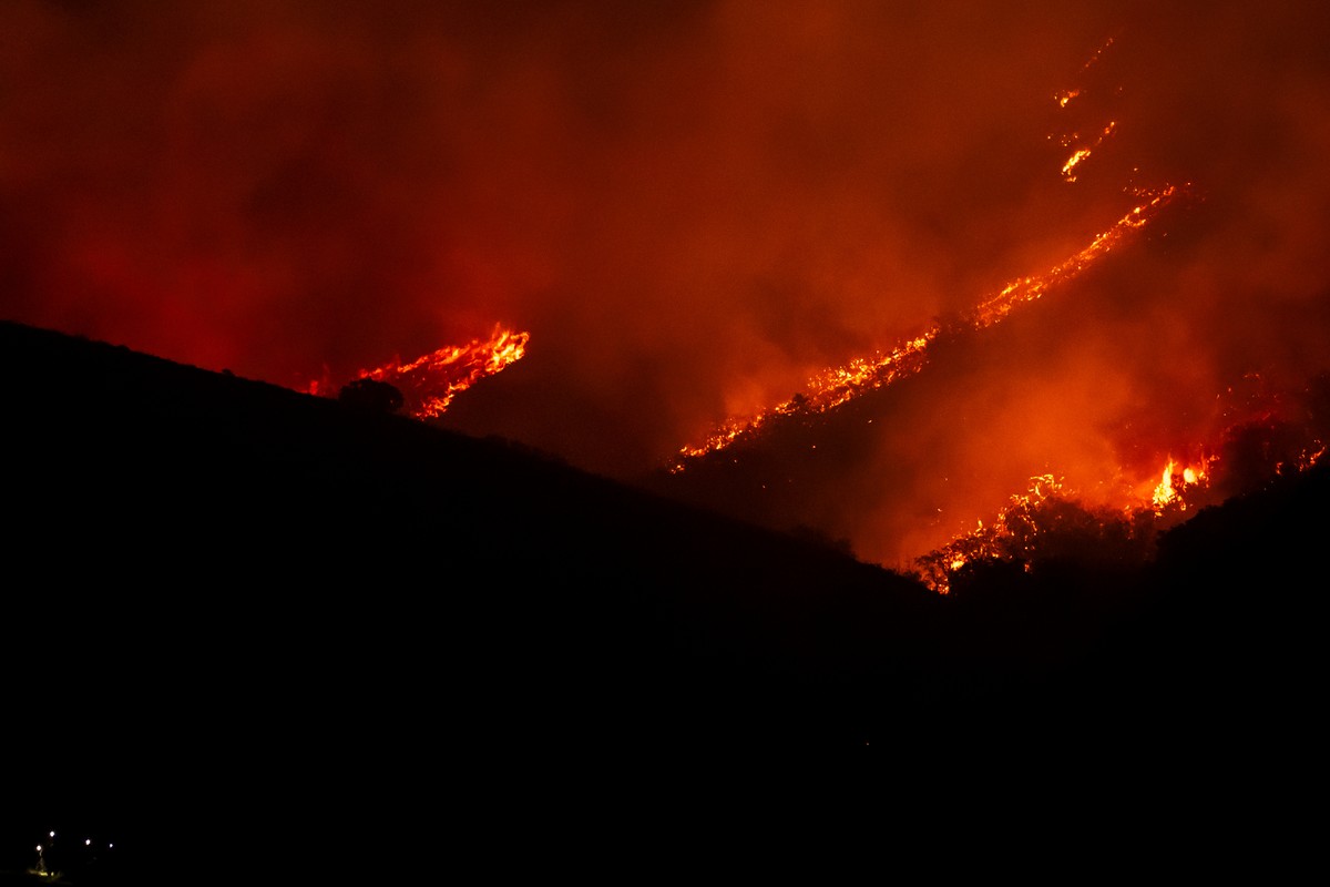The Bonneville Fire burns above the University of Utah in Salt Lake City on Sunday, June 21, 2026.(The Deseret News via AP)
Utah Bonneville Fire