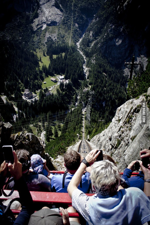 Das sind die 13 spektakulÃ¤rsten Seilbahnen der SchweizÂ 
Aussicht aus Nummero 8: