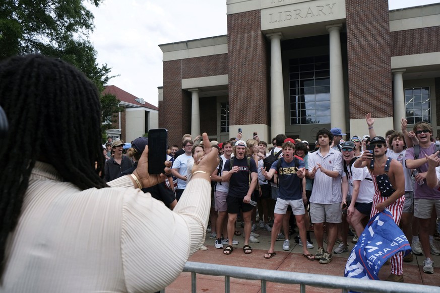 EDS NOTE: OBSCENITY - A pro-Palestinian demonstrator, left, makes a cellphone video of counter-protesters on the University of Mississippi campus, Thursday, May 2, 2024, in Oxford, Miss. (Antonella Re ...