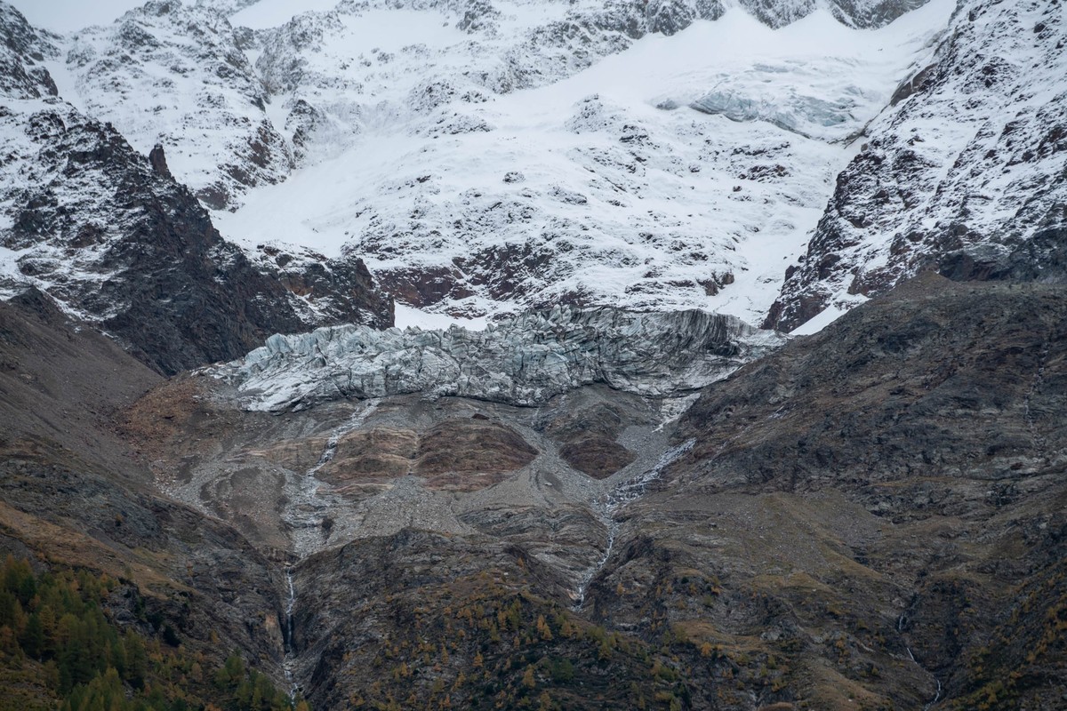 Gletscher Gletscherschmelze Schweiz 2025
Die zerrissene und aufgewölbte Zunge des Birchgletschers (VS) einige Monate vor der Fels-Eis-
Lawine, die Blatten verschüttete.
