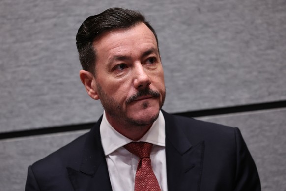 epaselect epa12452397 Rene Benko arrives at the main hearing in the criminal case against him for fraudulent bankruptcy at the Innsbruck Regional Court in Innsbruck, Austria, 14 October 2025. The defe ...