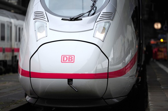 epa04085225 A new ICE 3 high-speed train of the production series 407 arrives at the central train station in Frankfurt Main, Germany, 18 February 2014. The train of German railway company Deutsche Ba ...