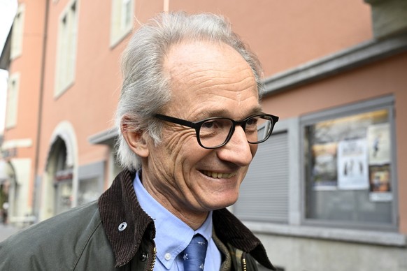 Lukas Haessig, Inside Paradeplatz bei einer Pause am Raiffeisen-Prozess des Zuercher Bezirksgerichts vor dem Volkshaus, am Dienstag, 25. Januar 2022, in Zuerich. Die Staatsanwaltschaft wirft dem ehema ...