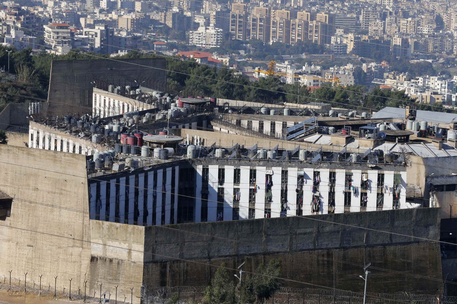 Gefängnis in der libanesischen Stadt Roumieh: Hier sitzen Dutzende Anhänger des Islamischen Staates und der radikal-dschihadistischen Al-Nusra-Front hinter Gitter.