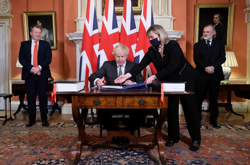 Johnson unterschreibt