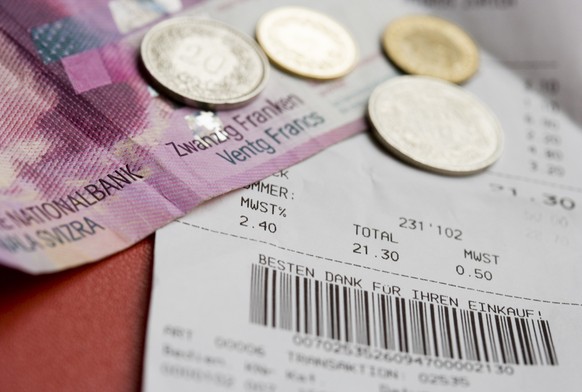 ARCHIVE?  FOR THE 70TH ANNIVERSARY OF THE BARCODE PATENCE IN OCTOBER 2019, WE GIVE YOU THE FOLLOWING IMAGES - A receipt from Migros in Zurich and the amount in Swiss ...