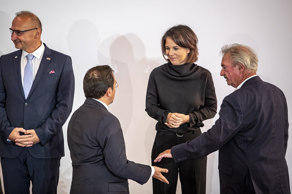 epa10149375 Spain's Foreign Minister Jose Manuel Albares Bueno (2-L) talks with German Foreign Minister Annalena Baerbock (2-R) before family photo at the European Foreign Ministerial Meeting in  ...