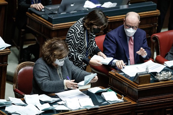 epa09707091 A moment of the vote in the Lower House (Chamber of Deputies) as lawmakers from both houses of parliament and regional representatives start voting to elect Italy&#039;s new President, in  ...