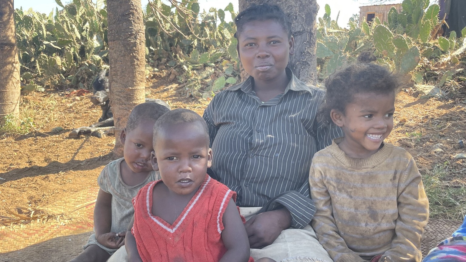 Mutter mit Kindern Madagaskar