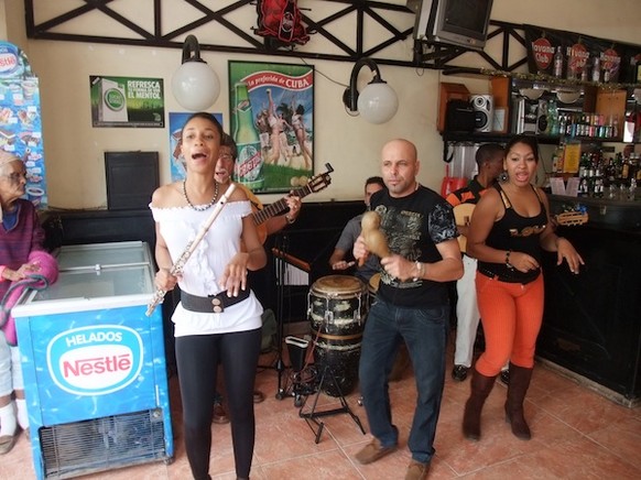 Nestlé-Glace in einem Café in Havanna