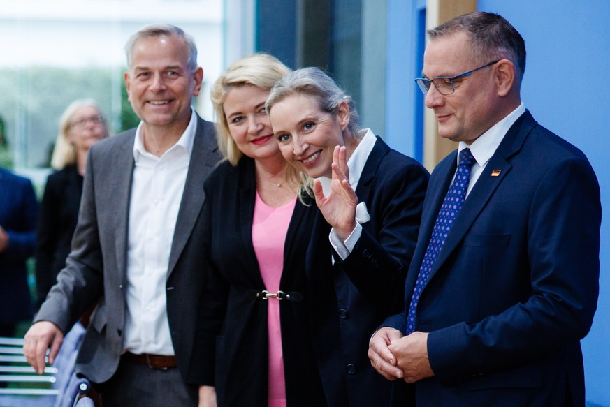 epa13253843 Alternative for Germany (AfD) party and parliamentary group co-chairwoman Alice Weidel (3-L) waves towards media representatives, next to Alternative for Germany party (AfD) top candidate  ...