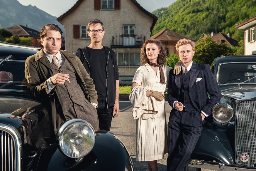 SRF Schweizer Film
Frieden
v.l. Dimitri Stapfer als Egon Leutenegger, Regisseur Michael Schärer, Max Hubacher als Johann Leutenegger und Annina Walt als Klara Leutenegger-Tobler
2019

Copyright: SRF/S ...