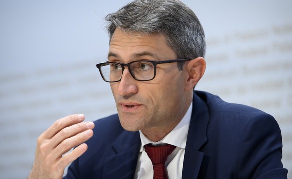 Regierungsrat Lukas Engelberger, Praesident der Gesundheitsdirektorenkonferenz (GDK), spricht an einer Medienkonferenz ueber die Impfoffensive zur Coronavirus-Pandemie, am Mittwoch, 3. November 2021,  ...
