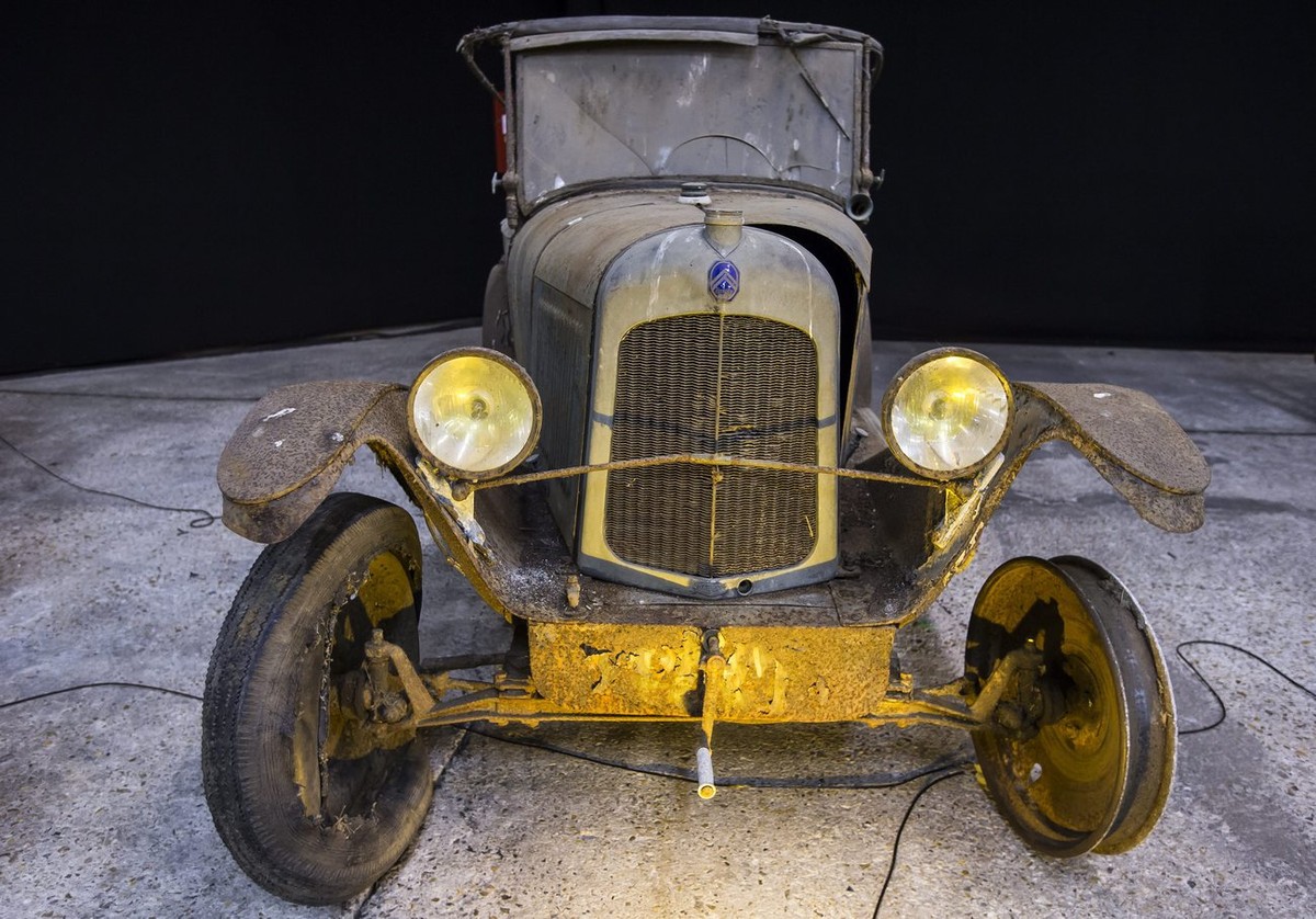epa04602763 A Citroen Type C 5 HP Torpedo 'Clover' is displayed as part of the Artcurial section of the Retromobile classic automobile show at the Parc des Expositions exhibition hall in Par ...