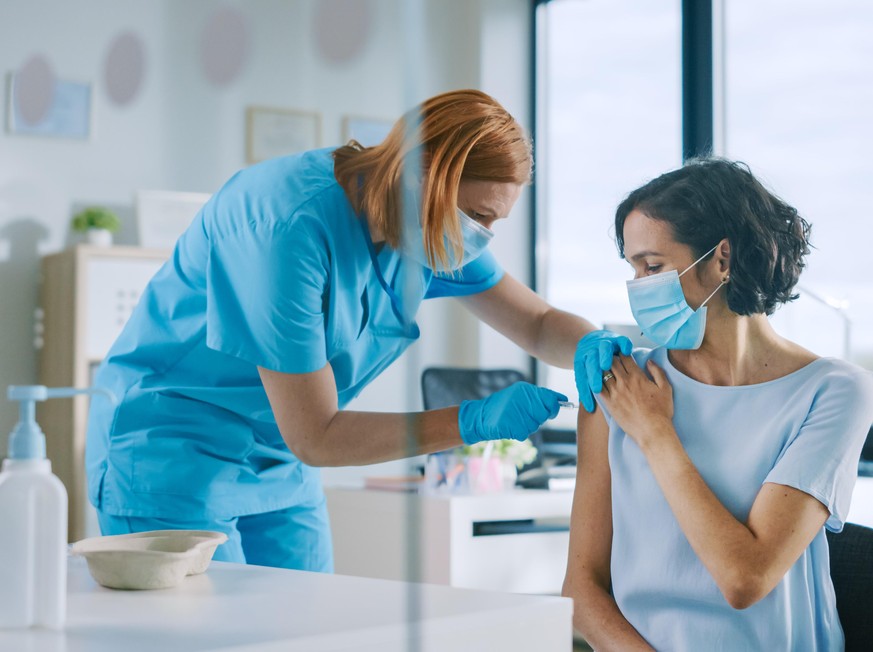 Impfung, Büro-Impfung, vaccine office, Impfung im Büro, shutterstock