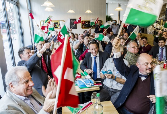 SVP-Anhänger im Restaurant «Ambassador»: Freude über Parmelins Wahlsieg.