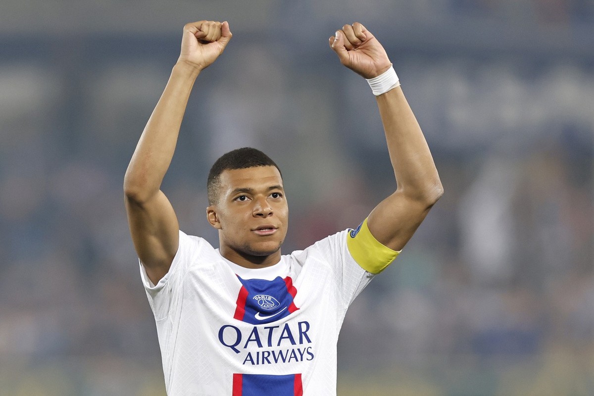PSG's Kylian Mbappe reacts after the French League One soccer match between Strasbourg and Paris Saint Germain at Stade de la Meinau stadium in Strasbourg, eastern France, Saturday, May 27, 2023. ...