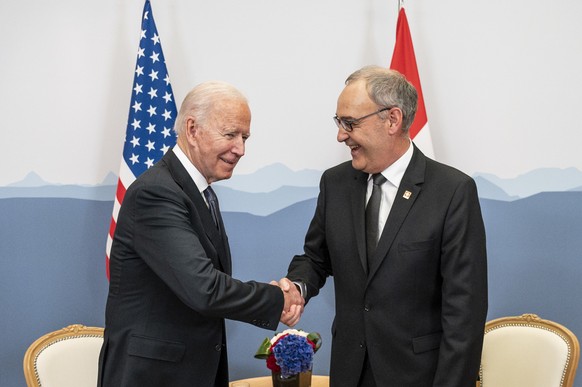 Swiss Federal president Guy Parmelin, right, shakes hands with US president Joe Biden on the sidelines of the US - Russia summit in Geneva, Switzerland, Tuesday, June 15, 2021. The meeting between US ...