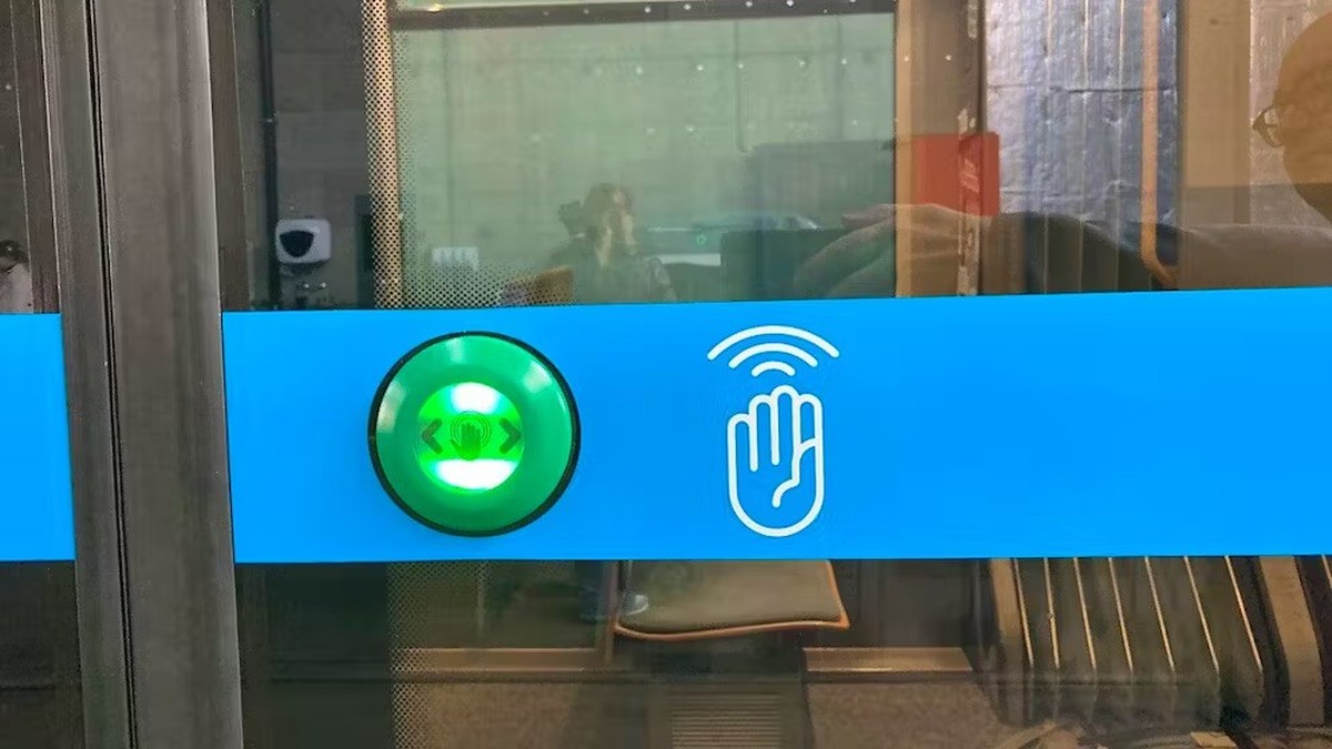berührungslose knöpfe am vbz innotram