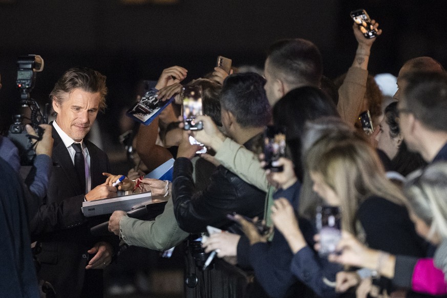 epa10892841 American actor, author and film director Ethan Hawke signs autographs on the Green Carpet before the screening of his movie &#039;Wildcat&#039; during the 19th Zurich Film Festival (ZFF) i ...