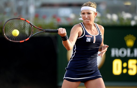 epa04745089 Timea Bacsinszky of Switzerland returns the ball to Sabine Lisicki of Germany during their second round match of the Italian Open tennis tournament at the Foro Italico in Rome, Italy, 12 M ...