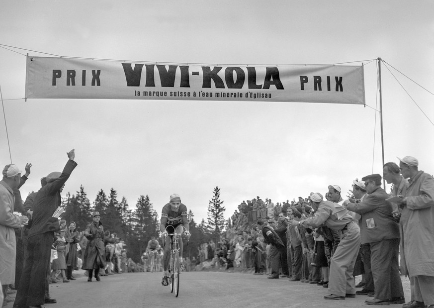 ARCHIVE --- IM MAI 1947 WURDE ZUR ERSTEN TOUR DE ROMANDIE GESTARTET. ZUR TOUR DE ROMANDIE DIE DIESES JAHR, VOM 26. APRIL BIS ZUM 1. MAI, ZUM 70. MAL DURCHGEFUEHRT WIRD, STELLEN WIR IHNEN DIESES BILD A ...