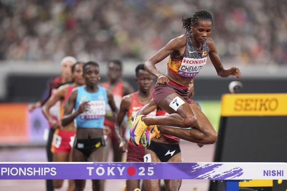 Uganda&#039;s Peruth Chemutai races ahead of others to compete in the women&#039;s 3,000 meters steeplechase final at the World Athletics Championships in Tokyo, Wednesday, Sept. 17, 2025. (AP Photo/E ...