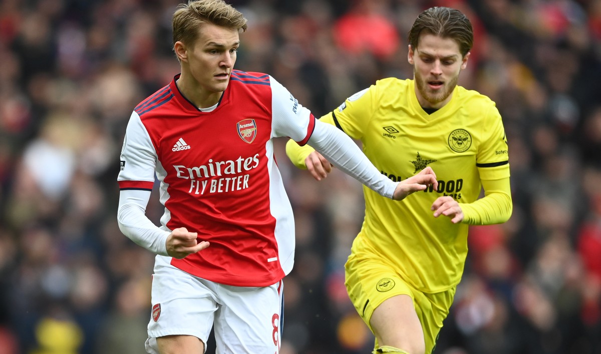 epa09772394 Arsenal's Martin Odegaard (L) and Brentford's Mathias Jensen (R) in action during the English Premier League soccer match between Arsenal FC and Brentford FC at the Emirates Stad ...