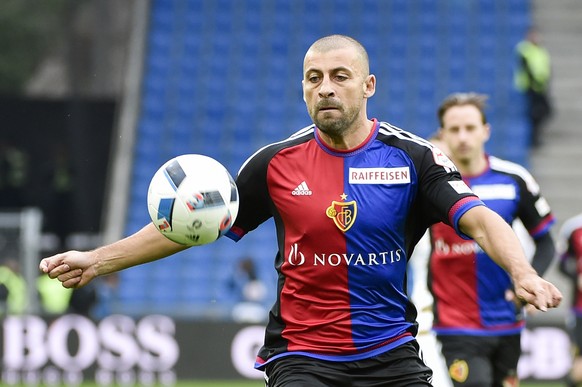 Walter Samuel ist der einzige Verteidiger im FCB-Kader gegen Lugano.