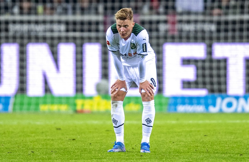 Gladbach&#039;s Nico Elvedi reacts during the German Bundesliga soccer match between Borussia Moenchengladbach and VfB Stuttgart, at Borussia Park, Germany, Saturday, Oct. 16, 2021. (David Inderlied/d ...