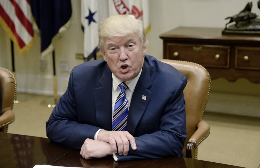 epa06013694 President Donald Trump speaks during a meeting with House and Senate leadership in the Roosevelt Room of the White House, in Washington, DC, USA, 06 June 2017. EPA/Olivier Douliery / POOL