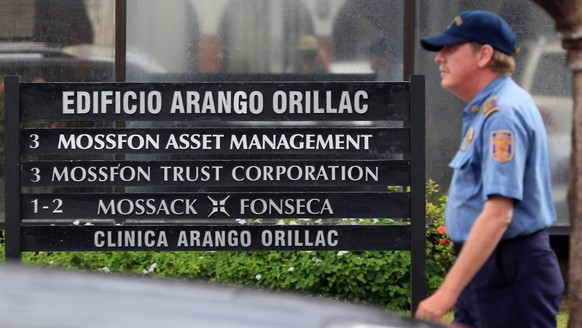 epa05256208 A private security guard outside the headquarters of Mossack Fonseca firm, in Panama City, Panama, 12 April 2016. Panama&#039;s Prosecutor office raided the headquarters of Mossack Fonseca ...