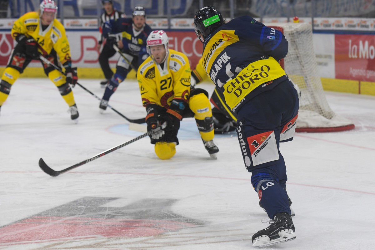 Ambri's player Filip Chlapik, right, scores the 3-1 goal against Bern's defender Cody Goloubef, left, during the regular season game of the National League Swiss ice hockey championship betw ...