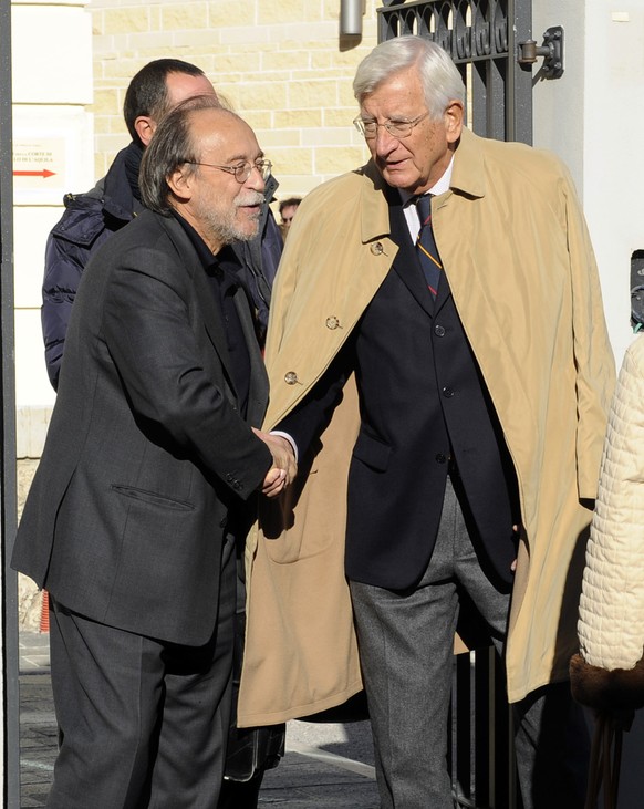 Bernardo De Bernardinis (links) und Physikprofessor Claudio Eva nach dem Urteil. &nbsp;