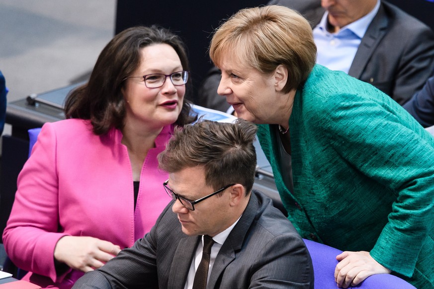 epa06846489 German Chancellor Angela Merkel (R) and Andrea Nahles (L), leader of the Social Democratic Party (SPD) and Chairwoman of the SPD faction, talk next to the parliamentary manager of the Soci ...