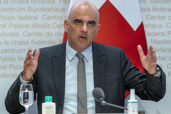 Bundesrat Alain Berset, Vorsteher Eidgenoessisches Departement des Innern (EDI) anlaesslich einer Medienkonferenz ueber die neusten Entscheide des Bundesrates zur Ausweitung des Corona-Zertifikats, am ...