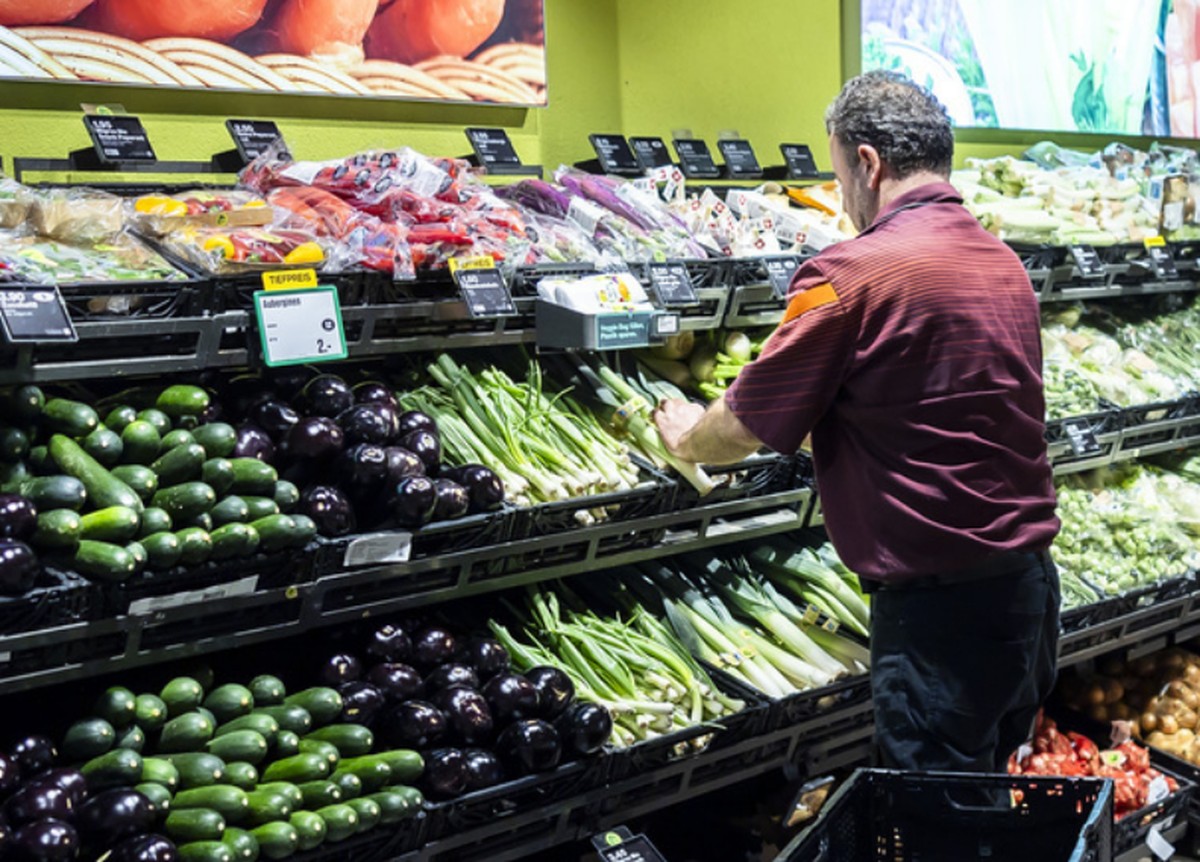 Migros et Coop ne voulaient pas changer leurs balances à fruits et légumes