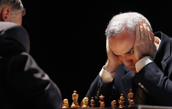 FILE - In this Tuesday, Sept. 22, 2009 file photo, former chess world champion Garry Kasparov, right, and Anatoly Karpov, left, play an exhibition rematch in Valencia, Spain. Kasparov is hoping to ous ...