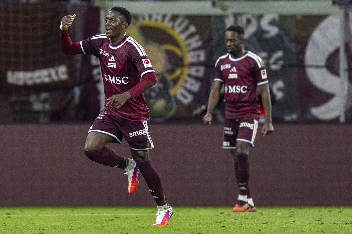 Kingstone Mutandwa (SFC), gauche, laisse eclater sa joie, apres avoie inscrit le 2:1, lors de la rencontre de football de Swiss Super League entre le Servette FC, SFC, et le Vaduz, FCV, ce samedi 24 o ...
