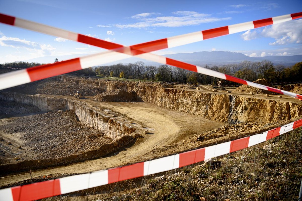 La carriere du Mormont exploitee par le cimentier Holcim ou la ZAD de la Colline (Zone A Defendre) s'est installee par des militants ecologistes en bout de carriere sur le plateau de la Birette c ...