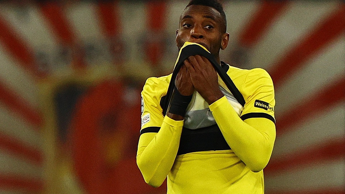 epa11027360 YB's Jean-Pierre Nsame reacts during the UEFA Champions League group G soccer match between RB Leipzig and BSC Young Boys, in Leipzig, Germany, 13 December 2023. EPA/FILIP SINGER