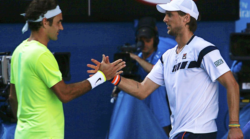Shakehands in Melbourne: Federer muss Seppi gratulieren.