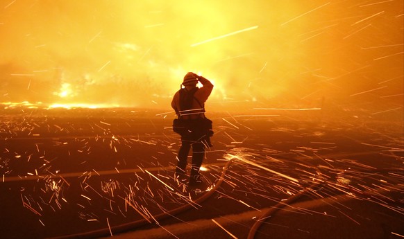 Über 500 Feuerwehrleute sind im Einsatz.