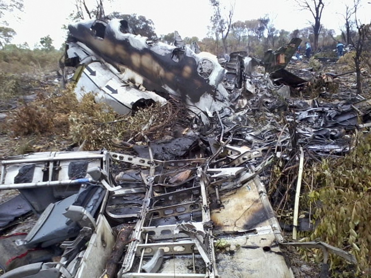 Am 29. November 2013 hatte ein Pilot auf dem Flug Maputo-Luanda über dem namibisch-angolanischen Grenzgebiet eine relativ neue Embraer 190 bewusst in den Boden gesteuert – 34 Menschen starben.