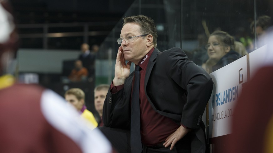 Geneve-Servette&#039;s Head coach Chris McSorley reacts, during the game of National League A (NLA) Swiss Championship between Geneve-Servette HC and EHC Kloten, at the ice stadium Les Vernets, in Gen ...
