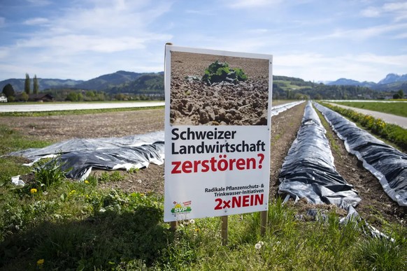 Bauern mobilisierten die ländliche Bevölkerung: Plakat gegen die Pestizid- und Trinkwasserinitiative; Uetendorf, 9. Mai 2021.