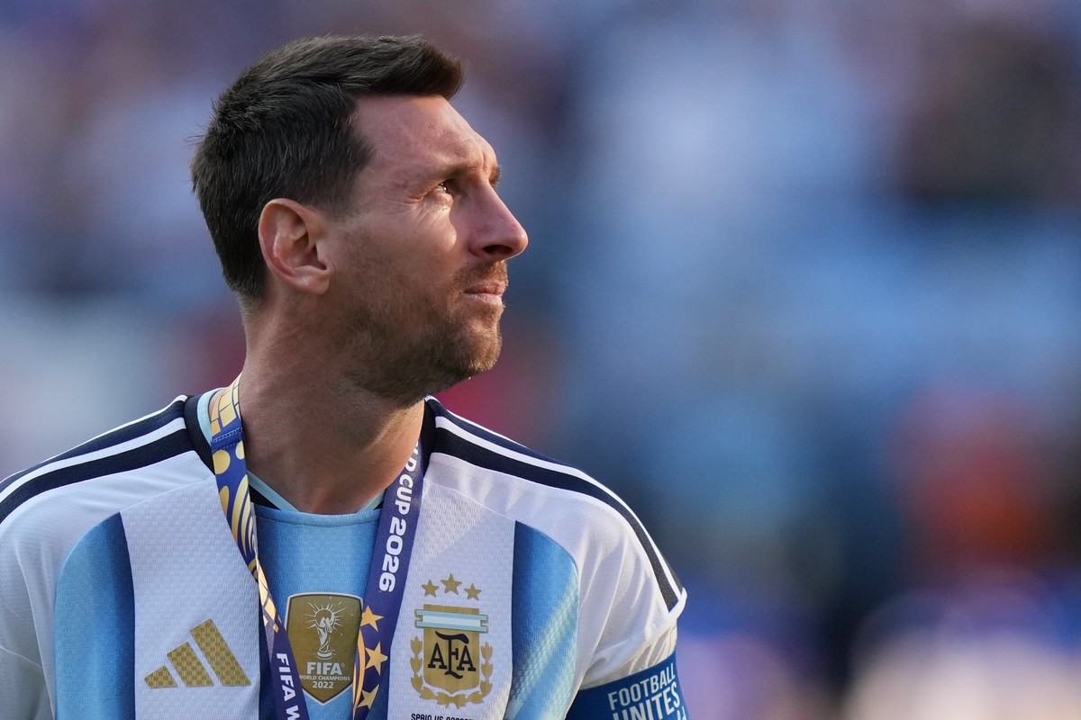 Argentina's Lionel Messi (10) cries at the end of the World Cup final soccer match between Spain and Argentina in East Rutherford, N.J., near New York, Sunday, July 19, 2026. (AP Photo/Stephanie  ...