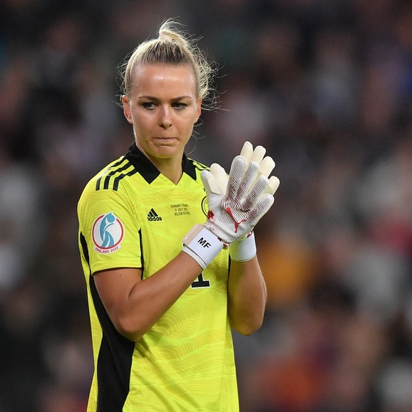 epa10094416 Goalkeeper Merle Frohms of Germany reacts during the UEFA Women&#039;s EURO 2022 semi final soccer match between Germany and France in Milton Keynes, Britain, 27 July 2022. EPA/Vincent Mig ...