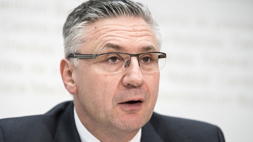 SVP-Nationalrat Andreas Glarner, AG, aeussert sich ueber die bevorstehende Initiative zur erleichterten Einbuergerung, am Mittwoch, 18. Januar 2016, in Bern. Die Einbuergerungspraxis ist aus Sicht der ...