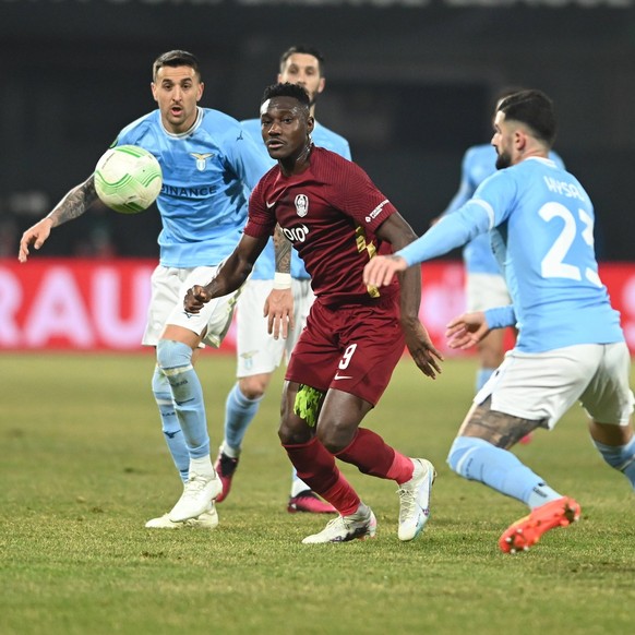 Matias Vecino si Cephas Malele in meciul de fotbal dintre CFR Cluj si SS Lazio, din cadrul UEFA Europa Conference League, desfasurat pe Stadionul Dr. Constantin Radulescu din Cluj Napoca, joi 23 febru ...